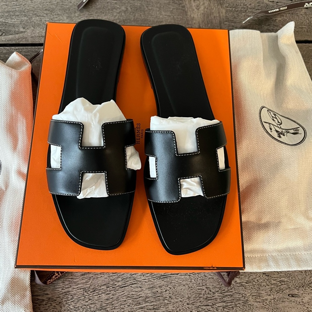 BNWT Black Oran Sandal